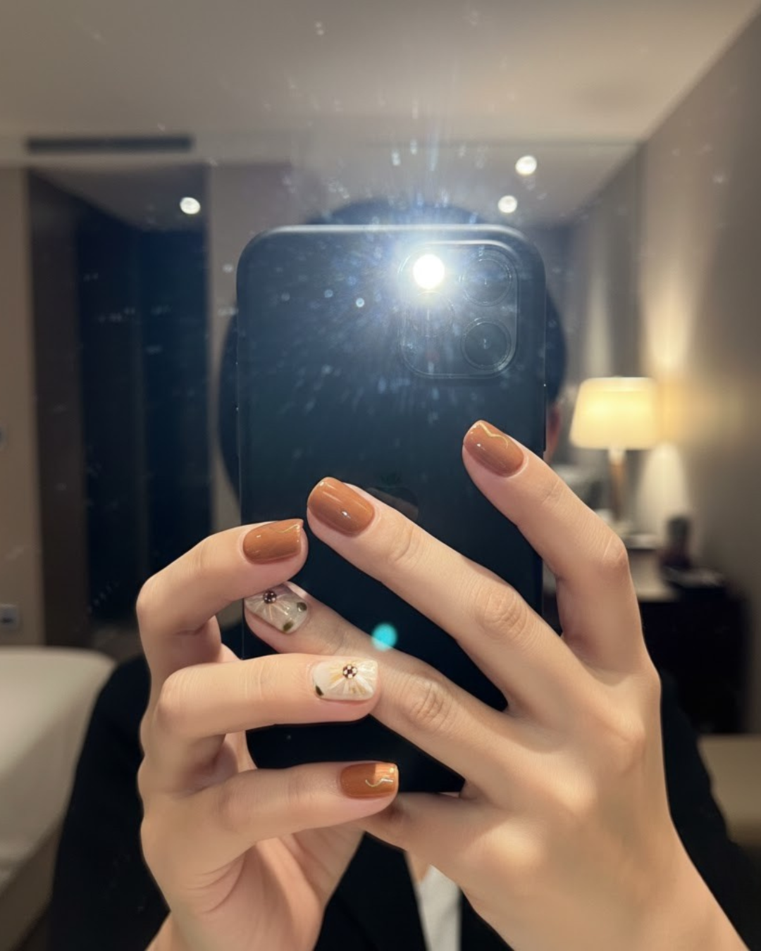 Le Clou Daisy Marble Nails