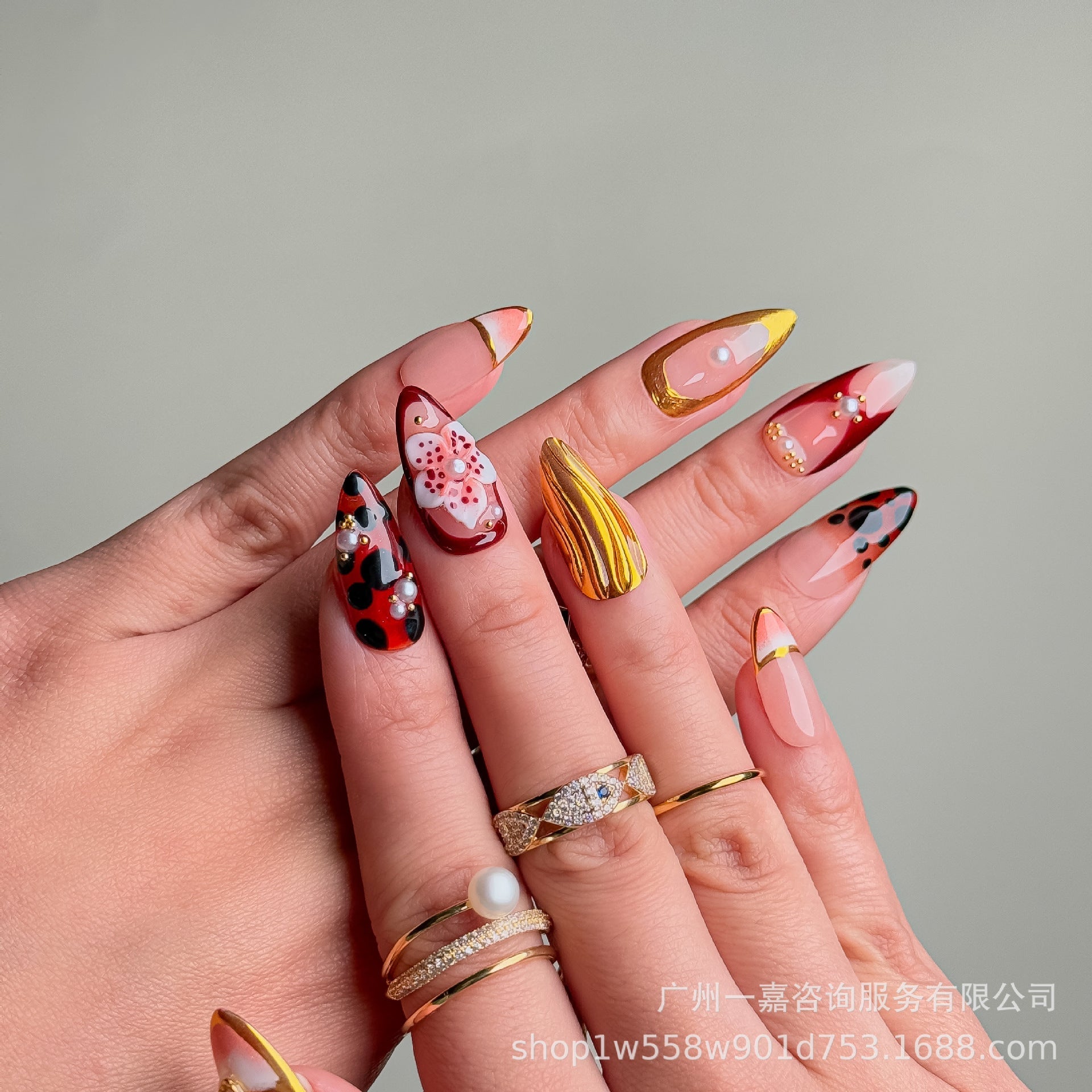 Leclou Golden Blossom Nails - Le Clou