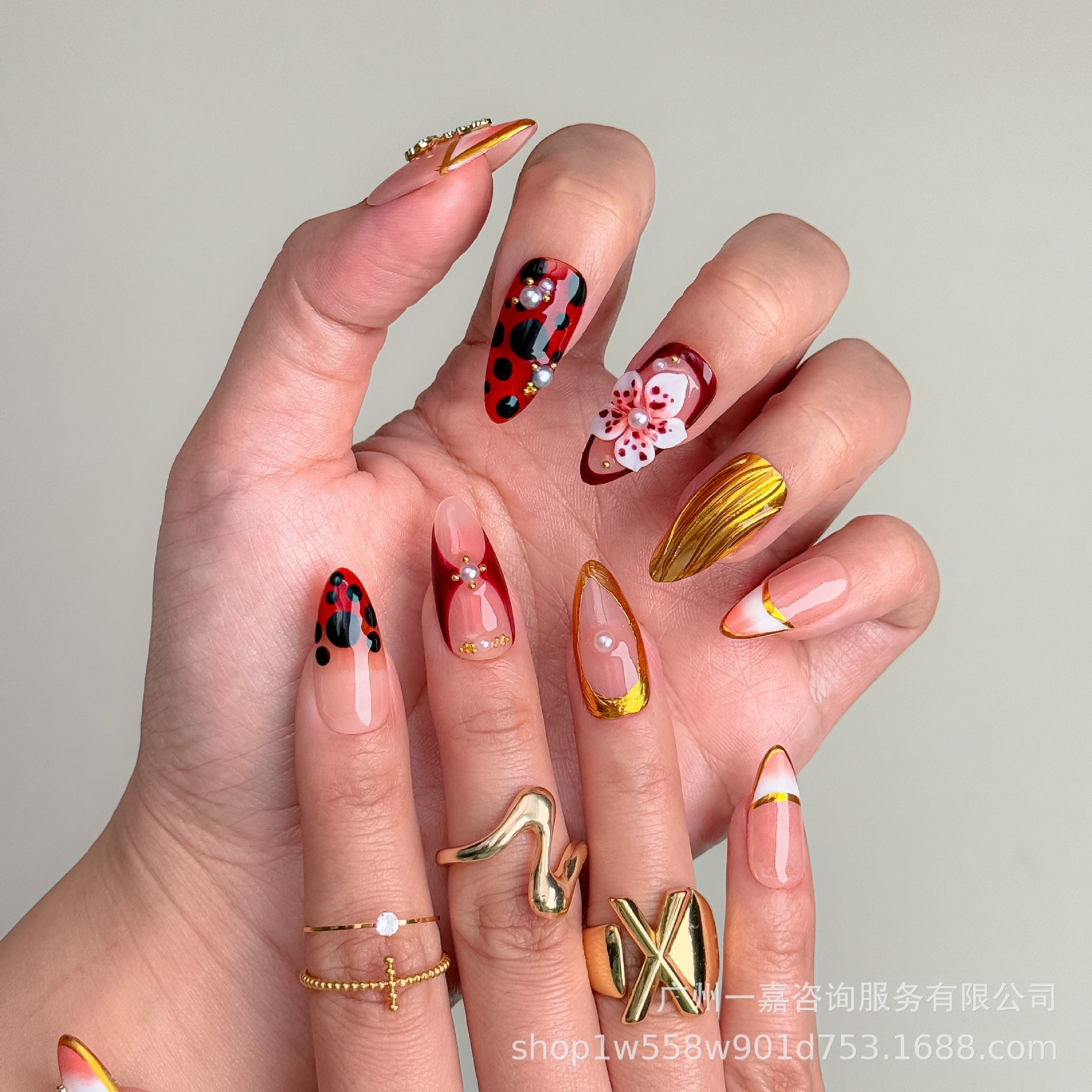 Leclou Golden Blossom Nails - Le Clou