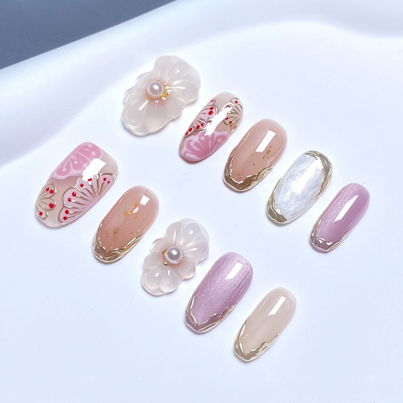 Leclou Petal Pearl Nails - Le Clou