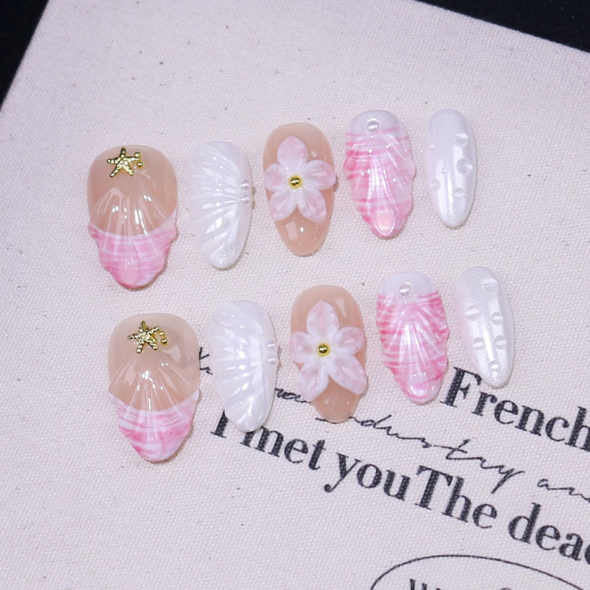 Leclou Shell Petal Nails - Le Clou