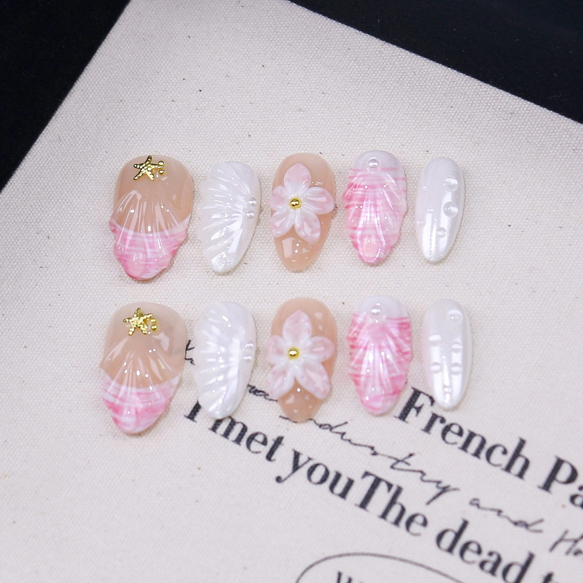 Leclou Shell Petal Nails - Le Clou