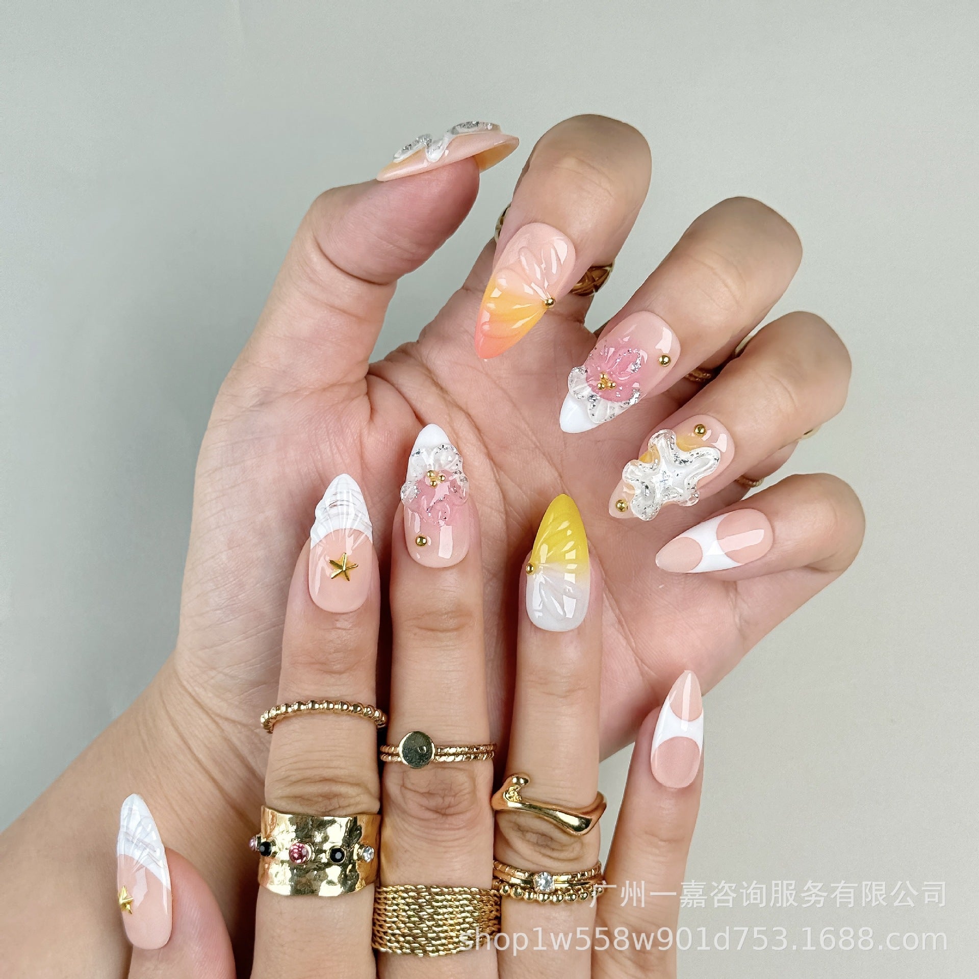 Leclou Starfish Glow Nails - Le Clou