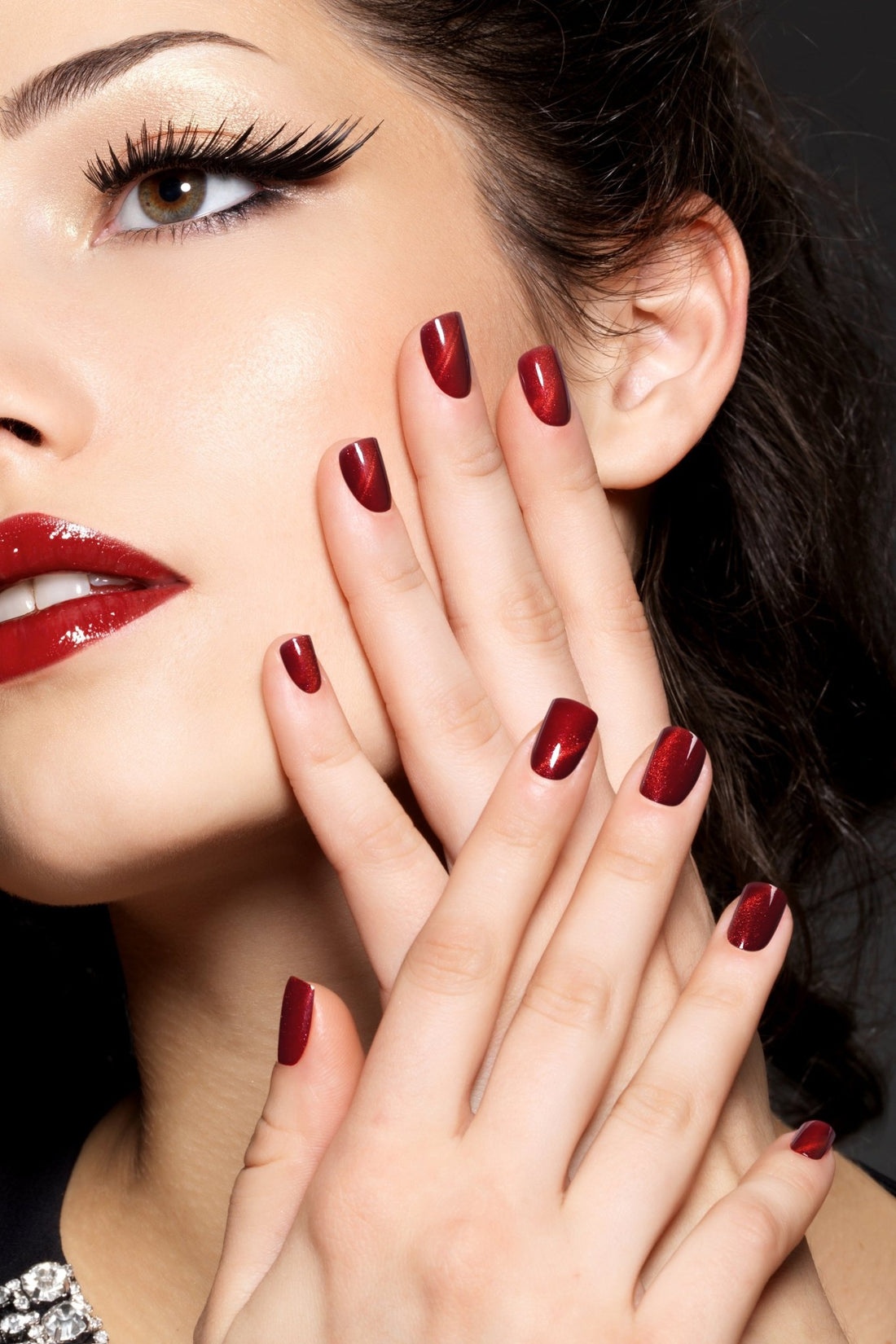 Starlite Red | Soft & Durable Press - On Nails - Le Clou
